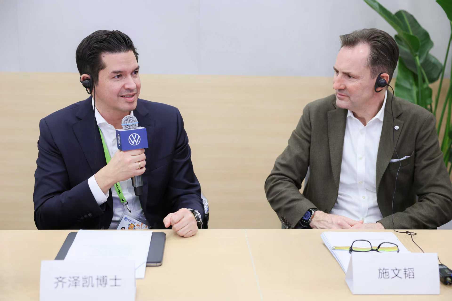 Thomas Sch&auml;fer, CEO of Volkswagen Passenger Cars, and Dr. Robert Cisek, CEO of Volkswagen Passenger Cars China