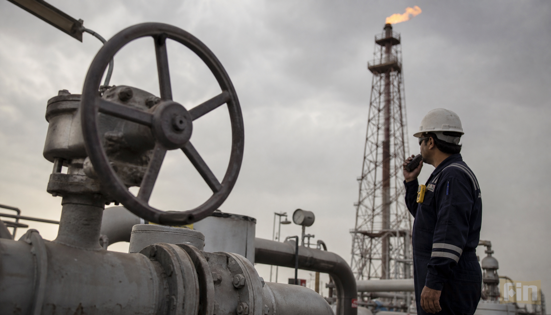 Oil Prices Hold Near $90 as War Confusion Rattles U.S. Futures
